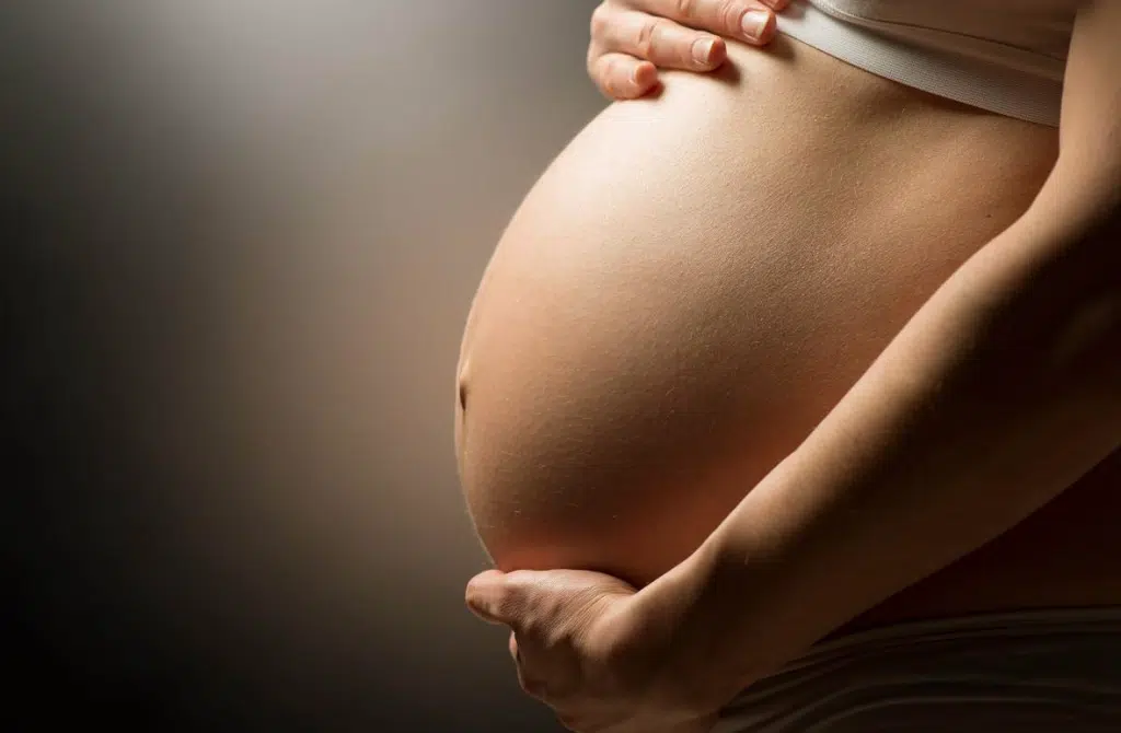 DJECU RAĐAJU I DJEVOJČICE OD 13 GODINA Pogledajte koliko su u Srpskoj učestale maloljetničke trudnoće