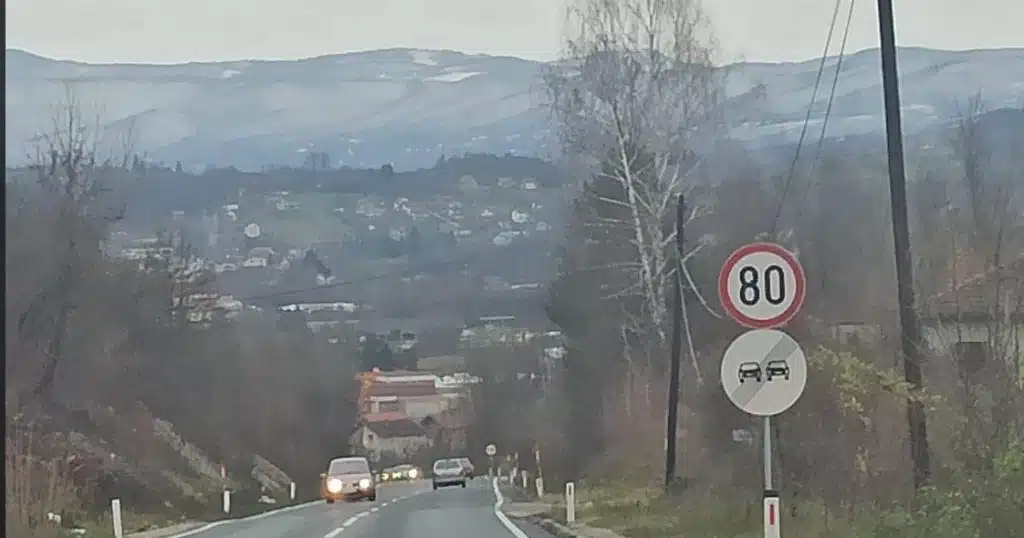 STANJE NA PUTEVIMA Pogledajte na kojim dionicama je obustavljen saobraćaj