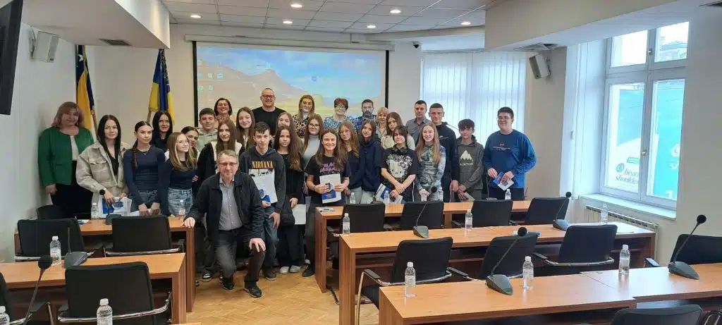 Učenici OŠ „Tušanj“ u posjeti Gradskom vijeću Tuzla