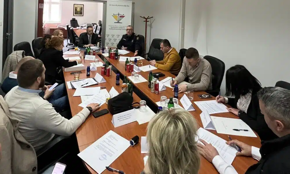 Održan radni sastanak glavnog kantonalnog tužioca, Policijskog komesara i predstavnika Centara za socijalni rad sa područja Srednjobosanskog kantona