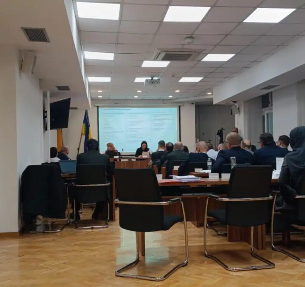 Gradsko vijeće Tuzle: Usvojena Odluka o kriterijima i postupku za ostvarivanje prava na refundiranje dijela troškova gradskog i prigradskog prijevoza