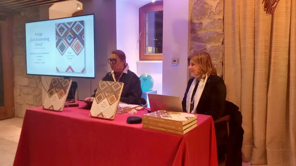 “Duh bosanskog ćilima” – održana promocija knjige u Travniku u čast Dana nezavisnosti (FOTO)