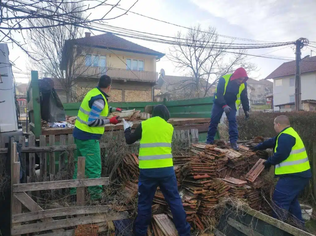 U Tuzli počele aktivnosti proljetnog čišćenja i uređenja javnih površina (FOTO)