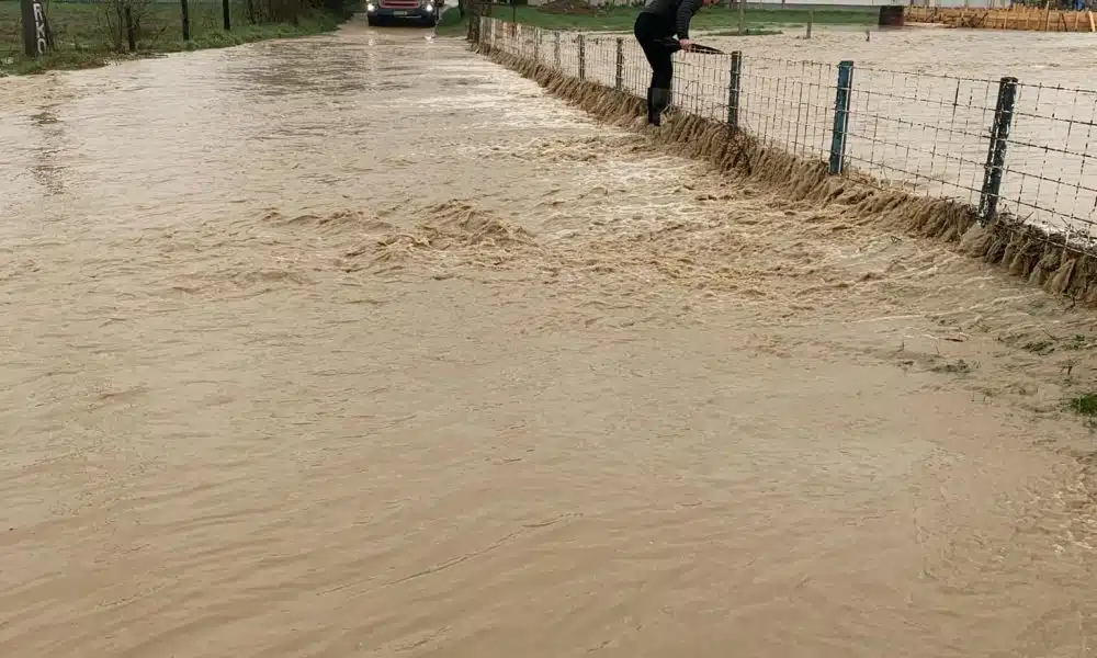 Izlila se rijeka Bila, poplave u selu Marosi (FOTO)