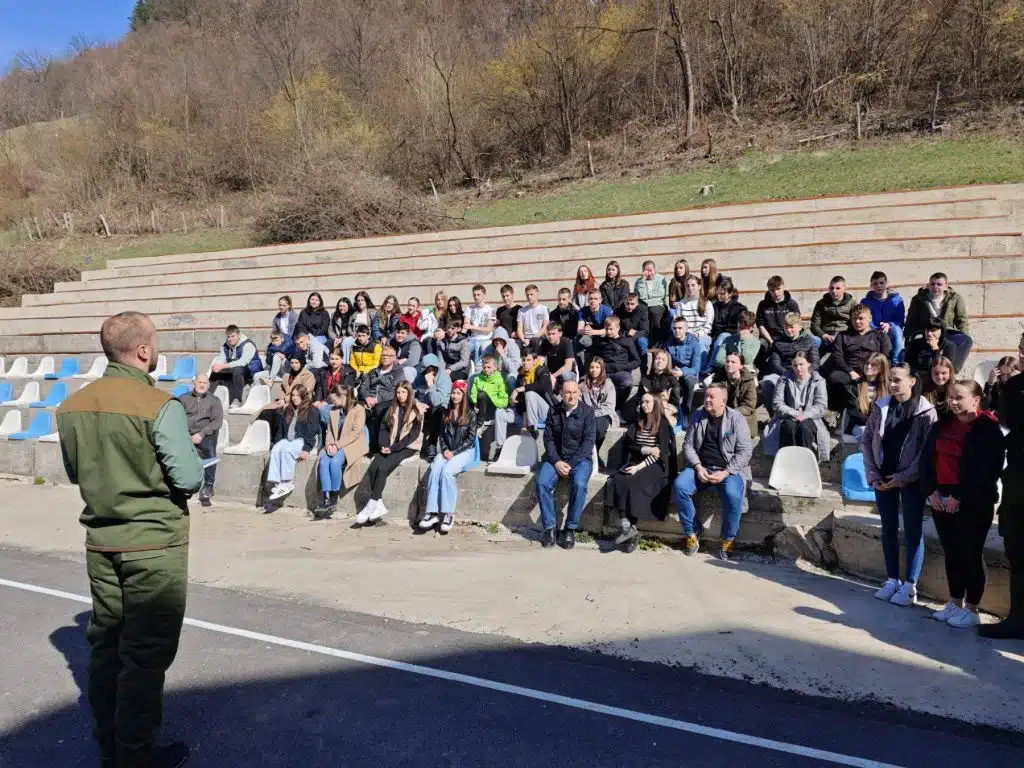 Obilježen Svjetski dan šuma u OŠ Mehurići – Zasađene nove sadnice bora (FOTO)