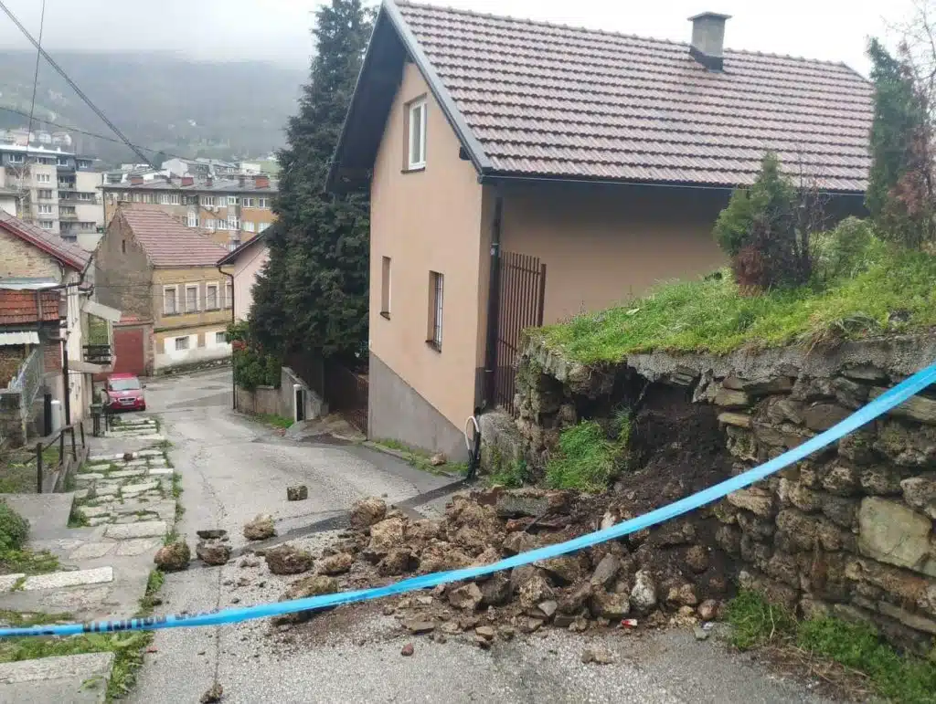 Obilne padavine izazvale probleme širom općine Travnik: Civilna zaštita na terenu(FOTO)