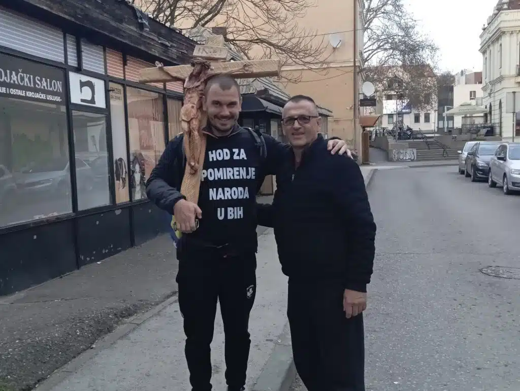 Josip Jelinić prošao kroz Tuzlu na svom Hodu za pomirenje naroda u BiH
