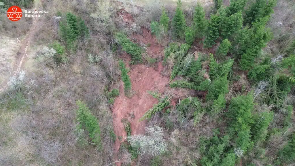 Video/ Kako Curine njive izgledaju nakon padavina: Klizište se približilo prvim kućama, opasnost od katastrofe sve veća