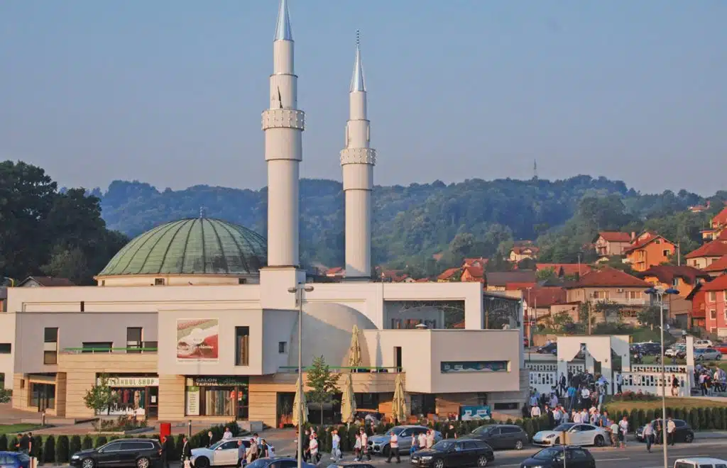 Bajram u Tuzli: Centralna svečanost u džamiji „Kralj Abdullah“