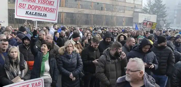 Privrednici FBiH najavili proteste u srijedu ispred Parlamenta FBiH