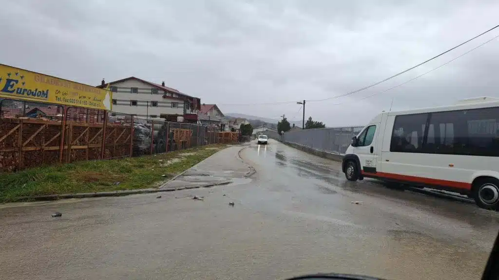 Obilne padavine u Travniku: Poplave ugrozile infrastrukturu i saobraćaj (FOTO)