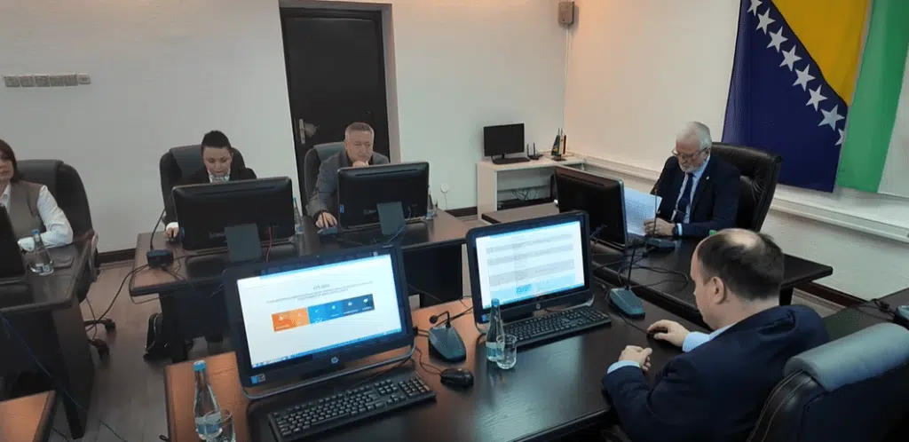 Vlada SBK raspravljala o Fondu za zaštitu okoliša i podršci zapošljavanju povratnika (VIDEO)