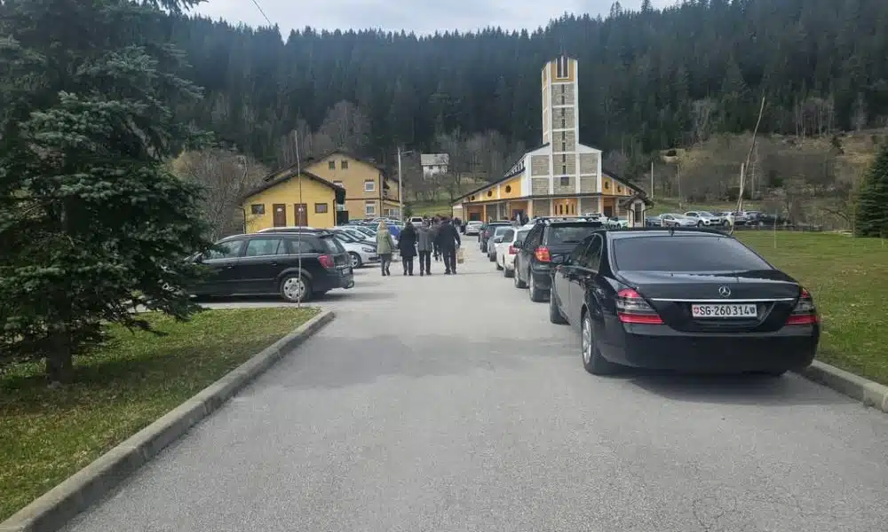 Cvjetna nedjelja: Veliki broj vjernika na misi u Dobretićima