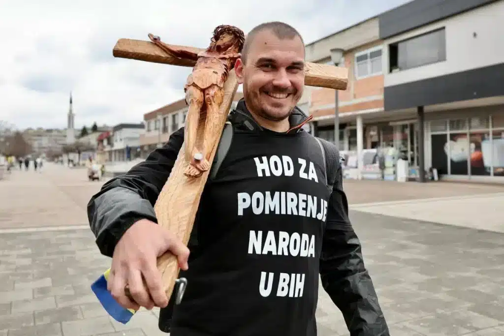 Hodočasnik mira Josip Jelinić s križem oprosta stiže u Lašvansku dolinu