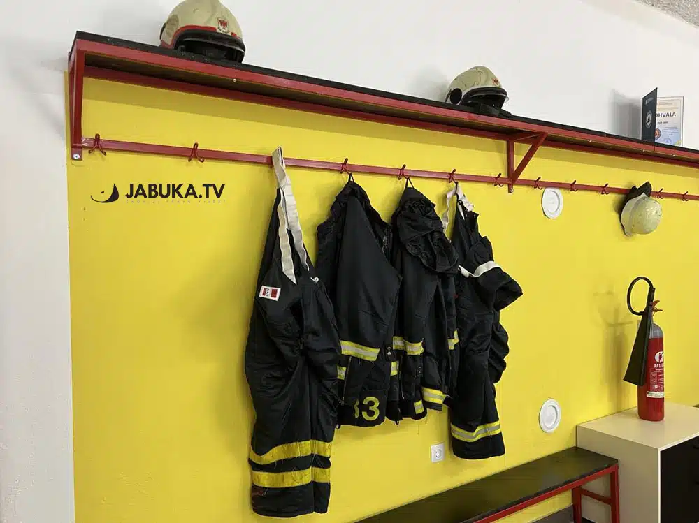 Dva vatrogasca ozlijeđena u eksploziji pri gašenju požara u Stocu, jedan životno ugrožen
