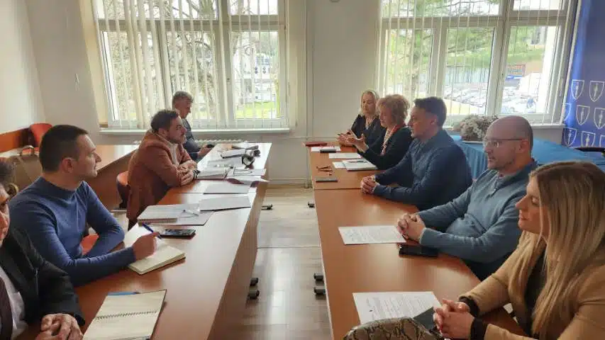 Izaslanstvo Ministarstva za ljudska prava i izbjeglice u Vitezu, razgovarali o integraciji romske zajednice