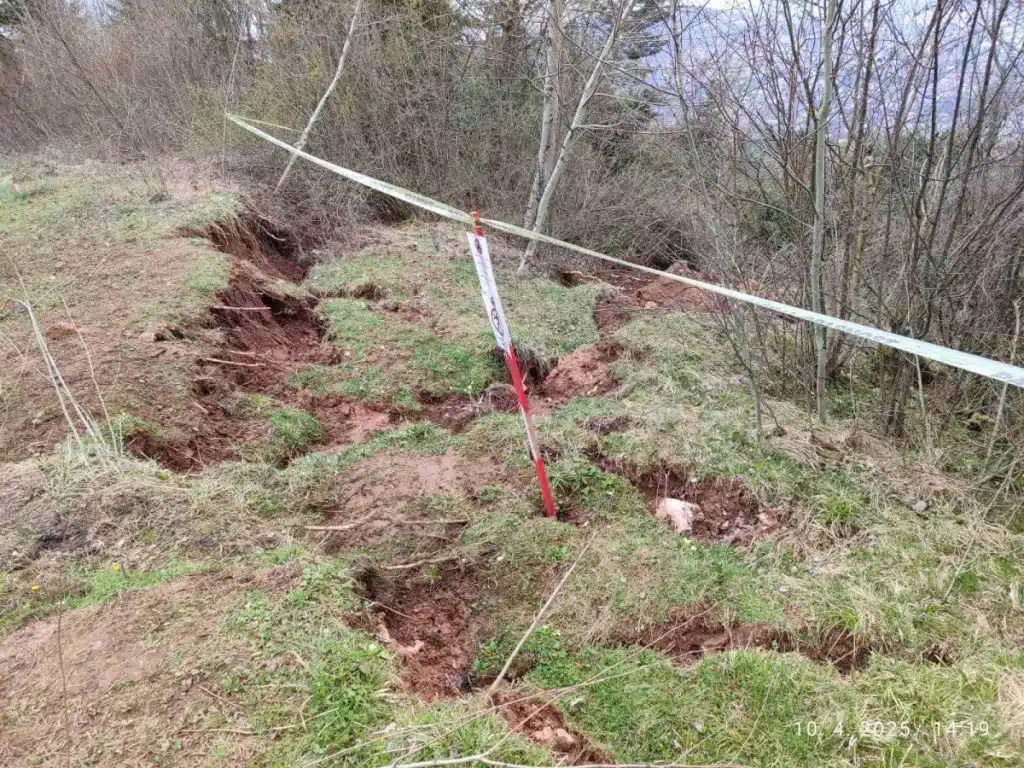 Nepoznate osobe uklonile su table sa upozorenjima na lokalitetu “Curine njive”