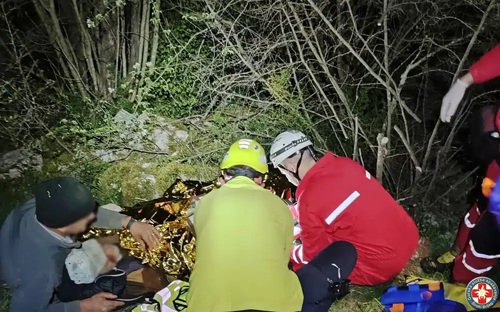 Široki Brijeg: Članovi GSS-a spasili ozlijeđenog 85-godišnjaka koji je otišao brati kuke
