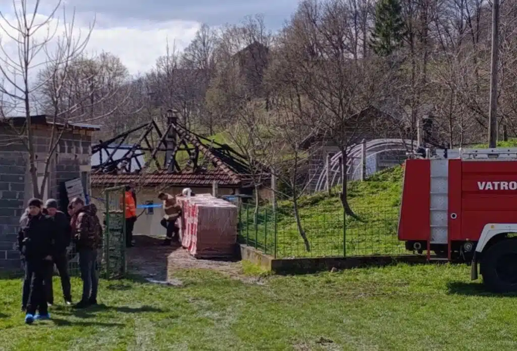 Užas kod Travnika: Zapalio kuću u kojoj su mu se nalazili supruga, djeca i punica