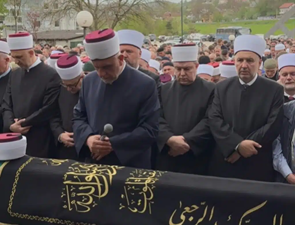 Video/ Klanjana dženaza 19-godišnjem Harunu Zahiroviću, njegov otac predvodio dženazu