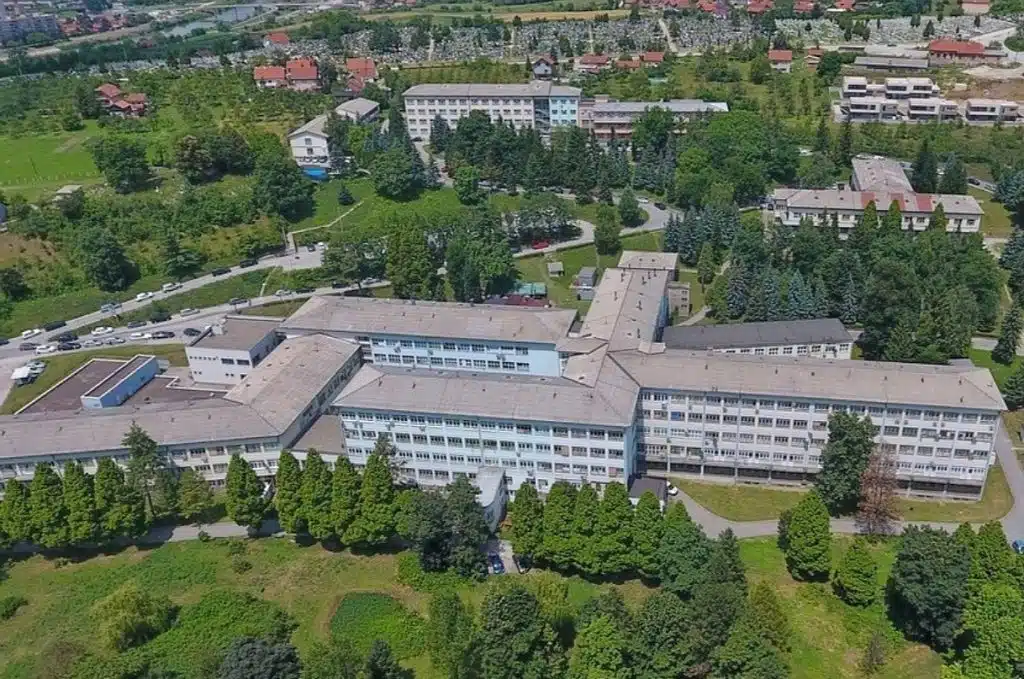 Svaka rasprava o zakonitosti Odluke Gradskog vijeća o prenosu prava vlasništva na zemljištu i objektima u KB Zenica je bespredmetna