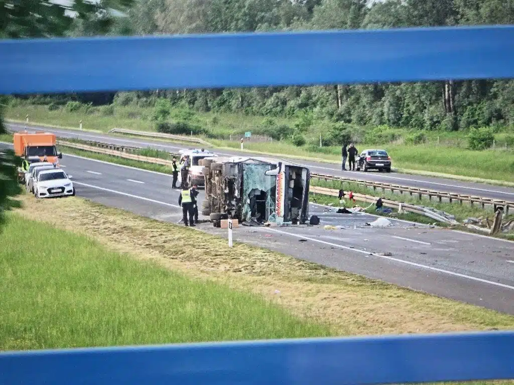 Autobus iz BiH sudjelovao u teškoj nesreći, više poginulih i ozljeđenih