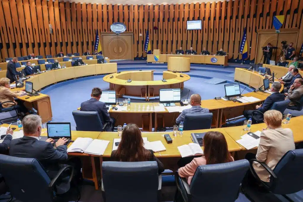 Hitna sjednica Doma naroda prekinuta zbog nedostatka kvoruma – delegati SNSD-a napustili zasjedanje