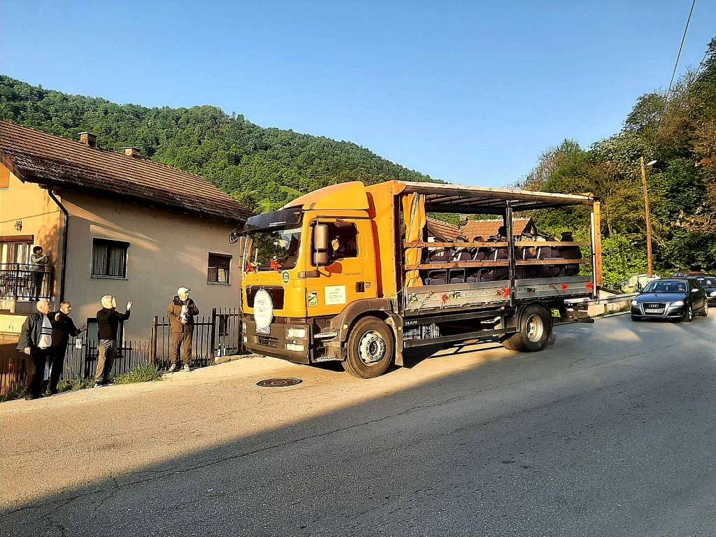 Duvački orkestar tradicionalnom Prvomajskom budnicom i jutros obradovao Zeničane