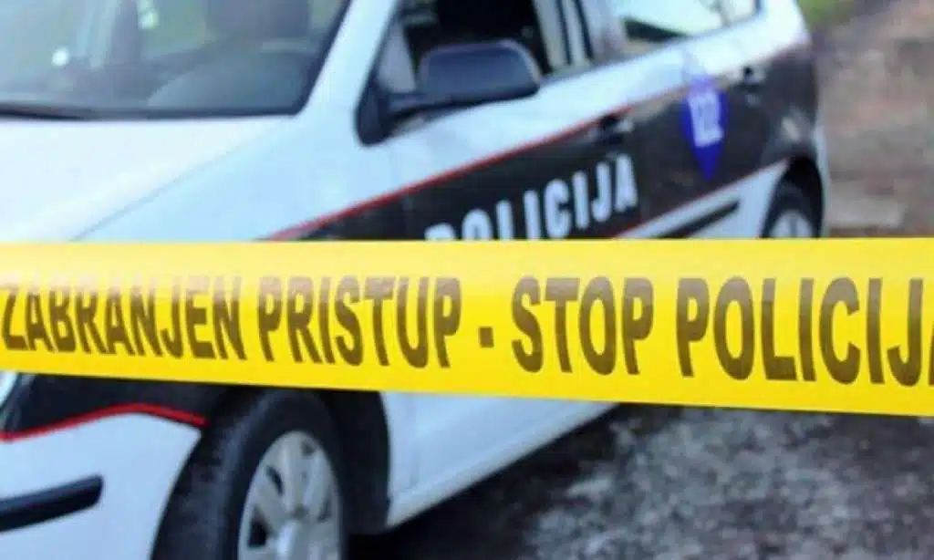 U dvorištu kuće pronađen mrtav Zeničanin, sumnja se na nasilnu smrt