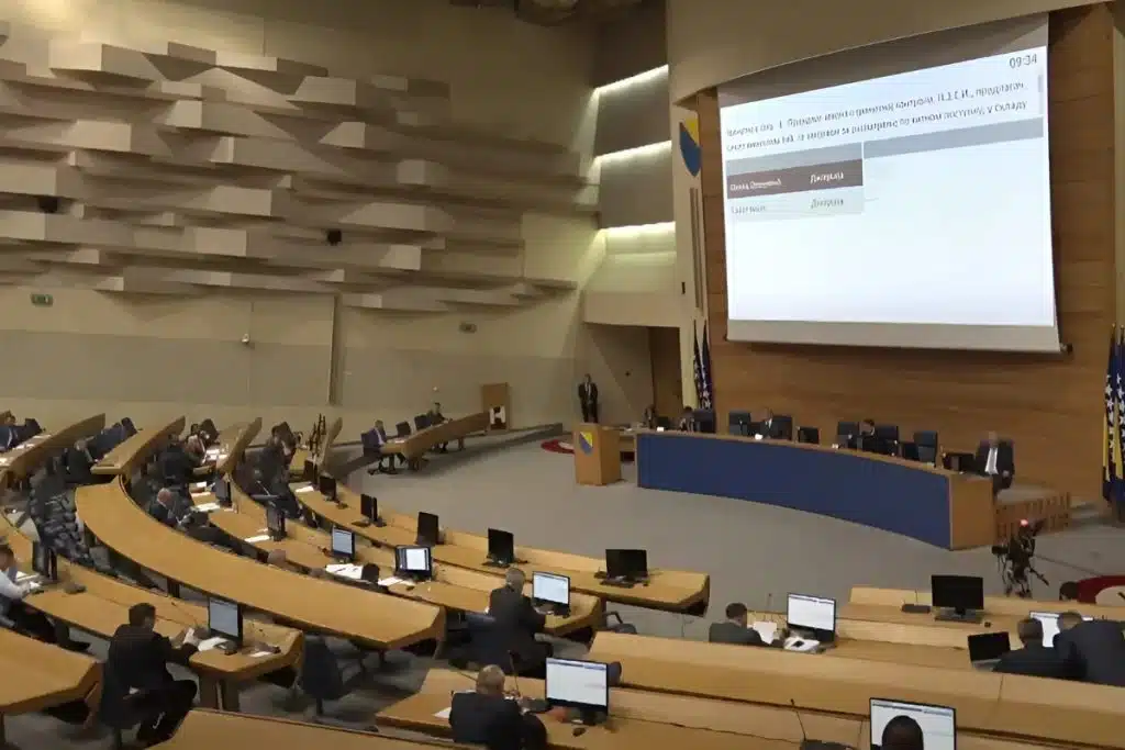 U Parlamentu BiH rasprava o povećanju plata: Nedovoljno za vojsku i policiju?