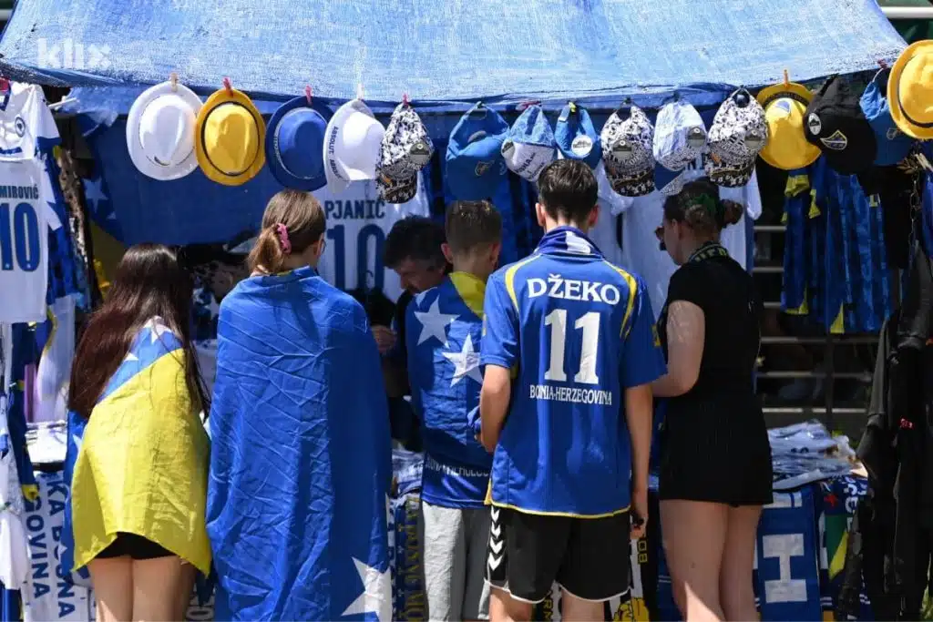 Atmosfera na ulicama Zenice kao nekada: Grad je krcat, svi jedva čekaju utakmicu sa San Marinom
