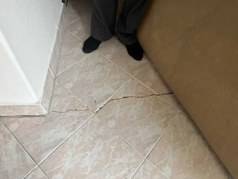 Foto/ Napukla stambena kuća u Ablakovini zbog klizišta na Curinim njivama