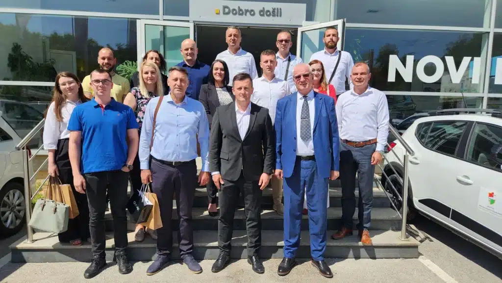 Ministar Matić uručio ključeve za 12 vozila centrima za socijalni rad u SBK