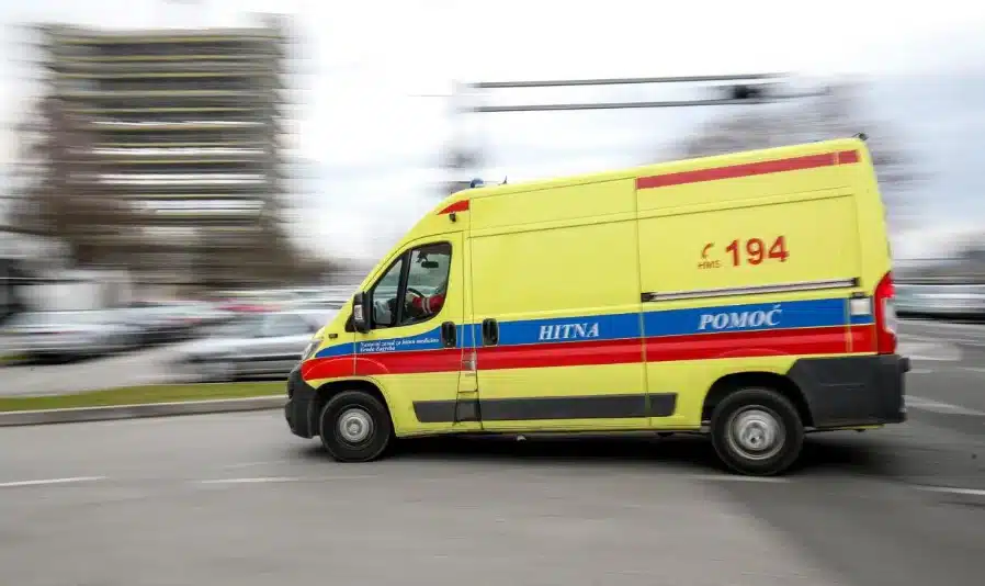 Motociklist sletio s ceste kod Omiša, preminuo na putu za bolnicu