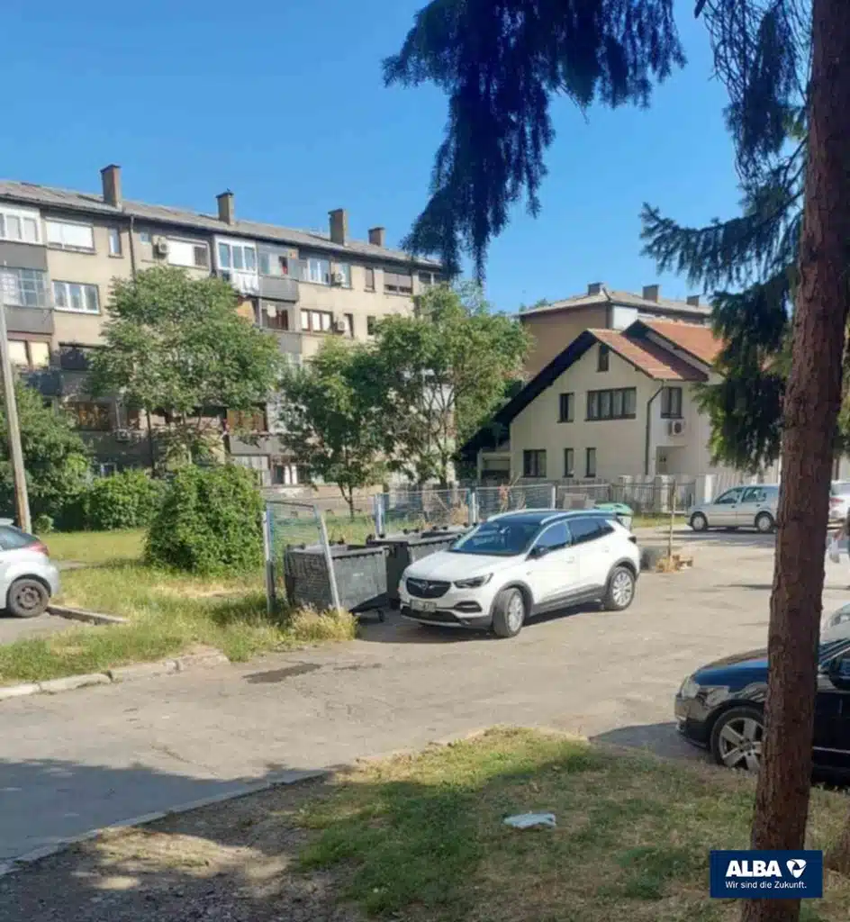 Nesavjesno parkiranje ispred kontejnera stvara ozbiljne probleme: Apel građanima na odgovorno ponašanje