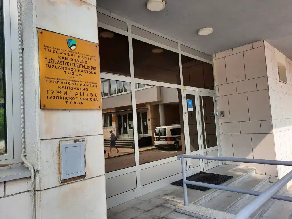 Zatražen pritvor za Denisa Jašića zbog nasilja u Tuzli