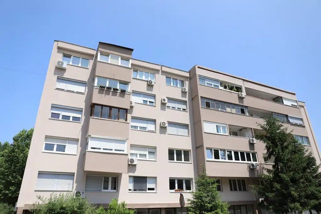 U toku prijave na Javni poziv etažnim vlasnicima objekata kolektivnog stanovanja za sufinansiranje projekata poboljšanja energetske efikasnosti stambenih zgrada
