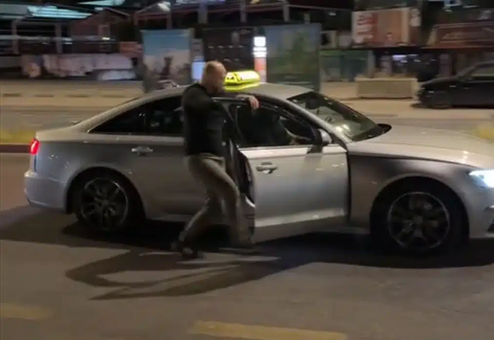 Video/ Poznati taksista Šaćir Zenuni demonstrirao kako sada zaustaviti taxi u Sarajevu