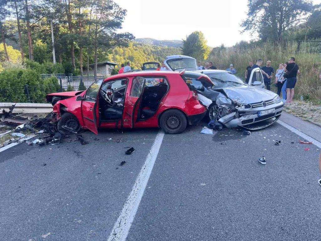 Saobraćajna nesreća na M-5 kod Goleša: Povrijeđeno više osoba, uključujući dijete