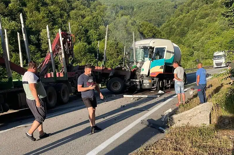 Saobraćajna nezgoda na putu Novi Travnik–Rostovo: Usporeno kretanje vozila jednom trakom