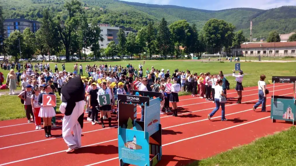 Pozdrav raspustu: Više od 300 osnovaca uživalo u manifestaciji u Travniku (FOTO)
