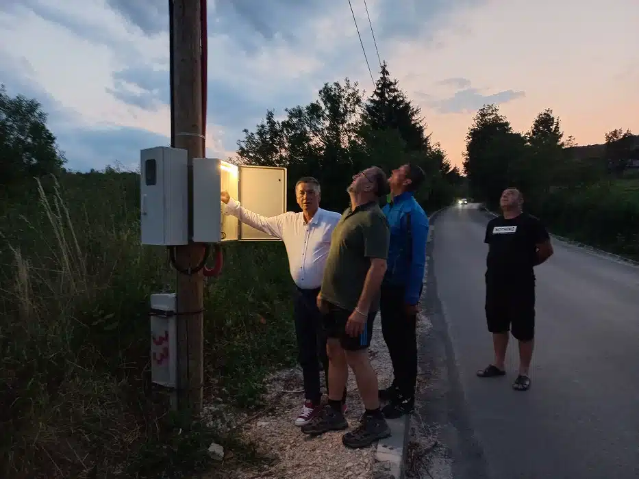 Prva ulična rasvjeta zasjala večeras u Šušnju