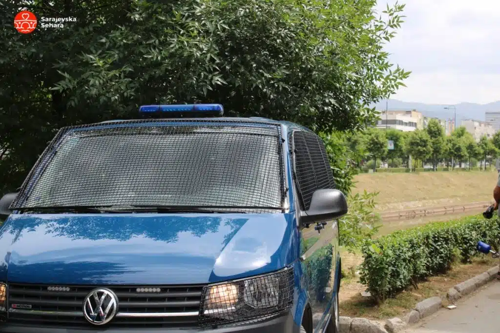 MUP KS nastavlja aktivnosti na suzbijanju korištenja narkotika: Uhapšen 33-godišnjak na Ilidži, prilikom pretresa pronađena droga