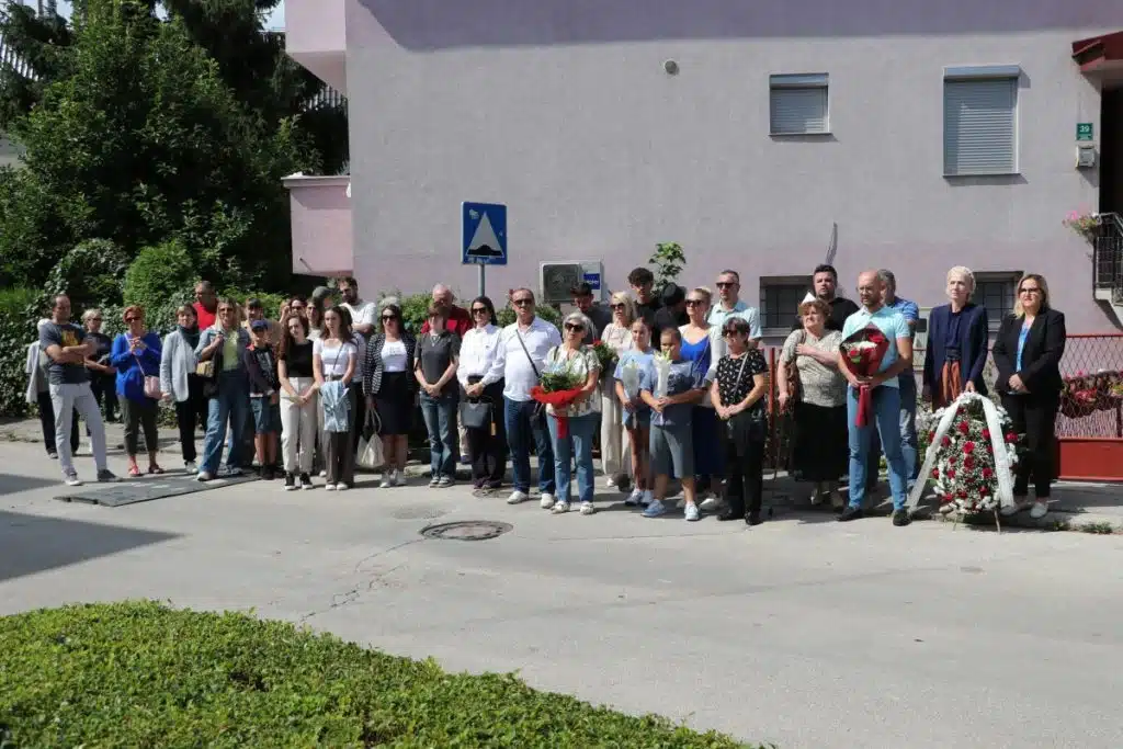 Obilježena 32. godišnjica masakra u ulici Hakije Turajlića na Dobrinji