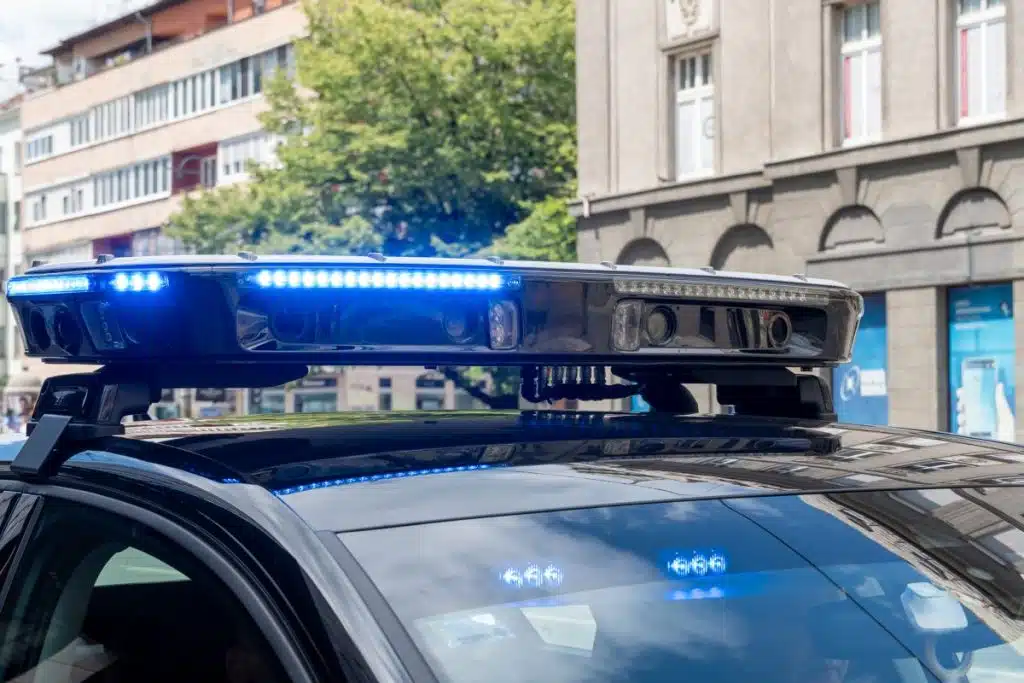 Starica zadobila teške povrede u Starom Gradu, izlazila iz taxi vozila koje se pokrenulo i pala na kolovoz