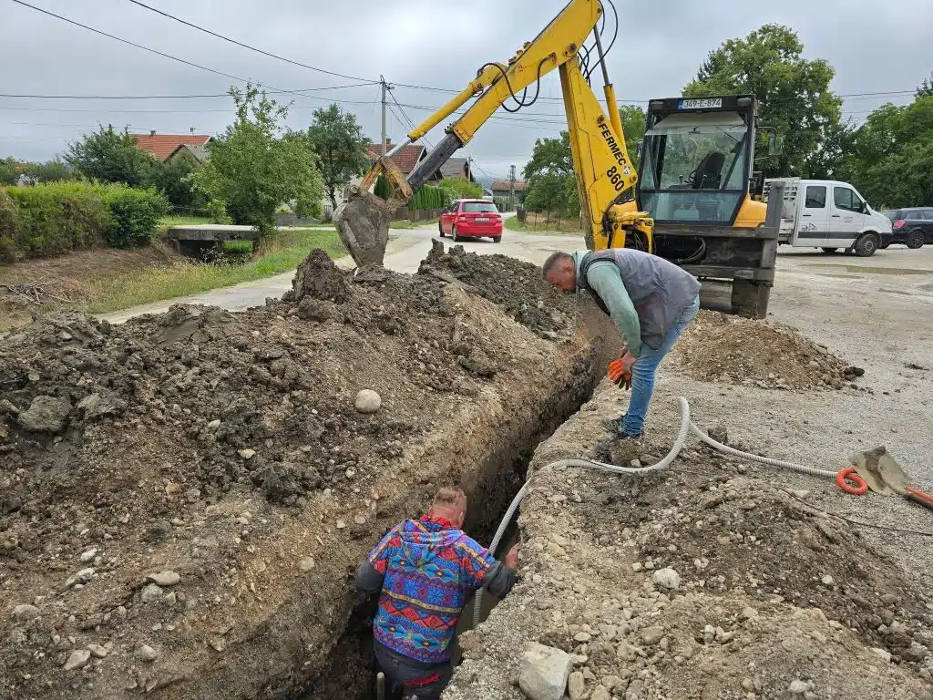 U mjesnoj zajednici Karadže napreduju radovi na izgradnji kanalizacione mreže