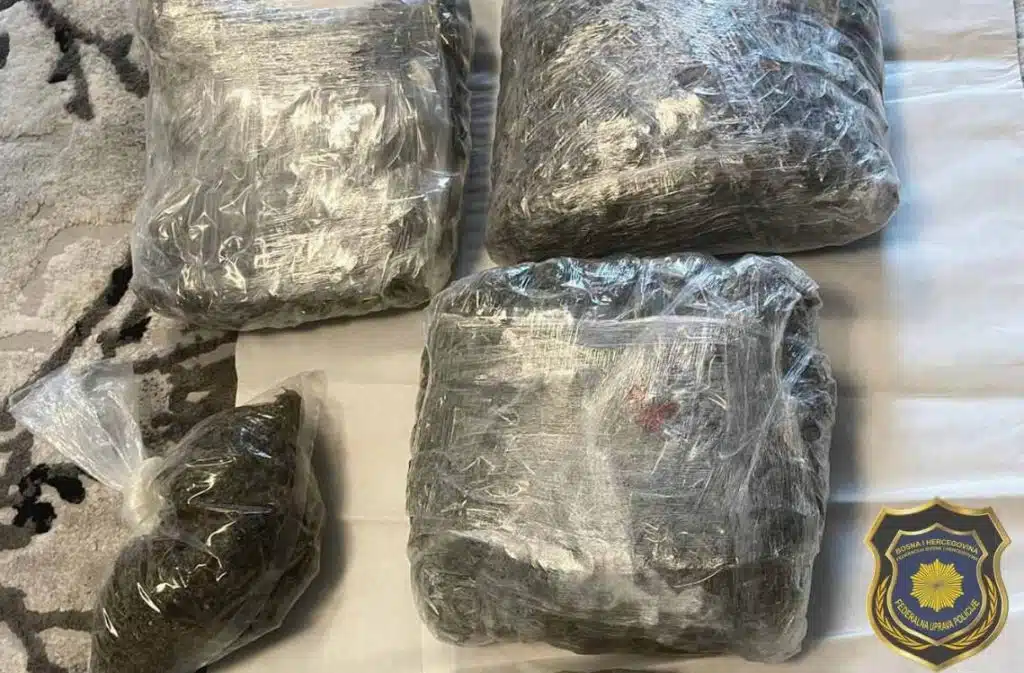 U pretresu na području KS pronađeno preko četiri kilograma kanabisa i amfetamini