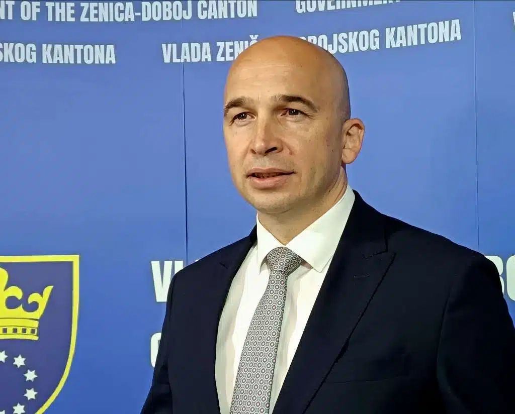 Vlada ZDK – Za sufinansiranje izgradnje i obnove ambulanti u Brezi i Tešnju 300.000 KM