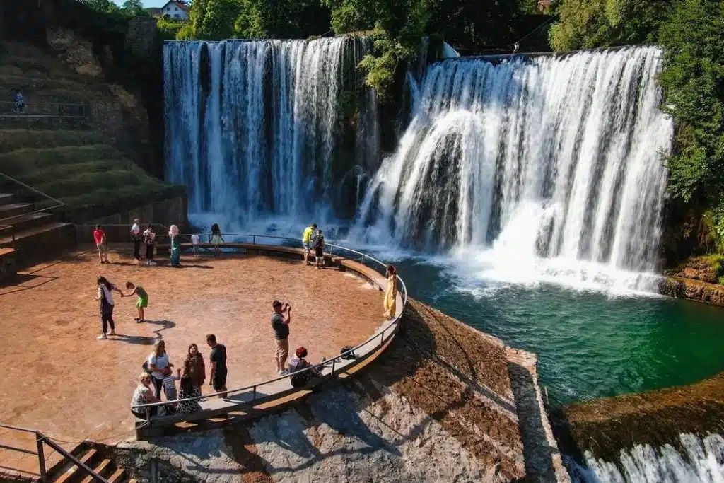 Jajce s Nuccijem i Antoniette Čerkez ovog ljeta postaje epicentar najbolje zabave!