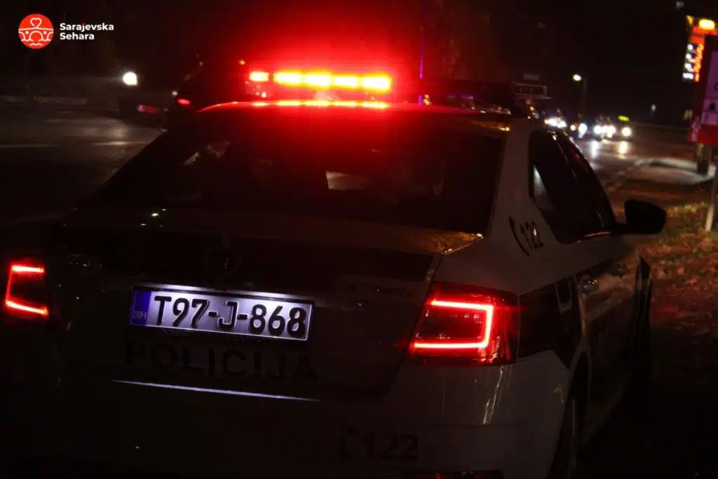 Žena privedena u Sarajevu na osnovu raspisane potrage zbog prevare, predata policiji u Zenici